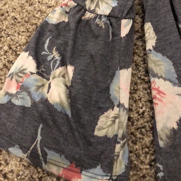 Floral Bell Sleeve top - Picture 2 of 2